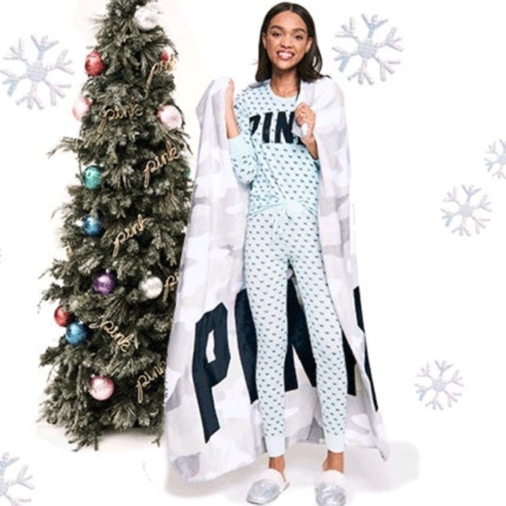 VS Pink Camo Blanket